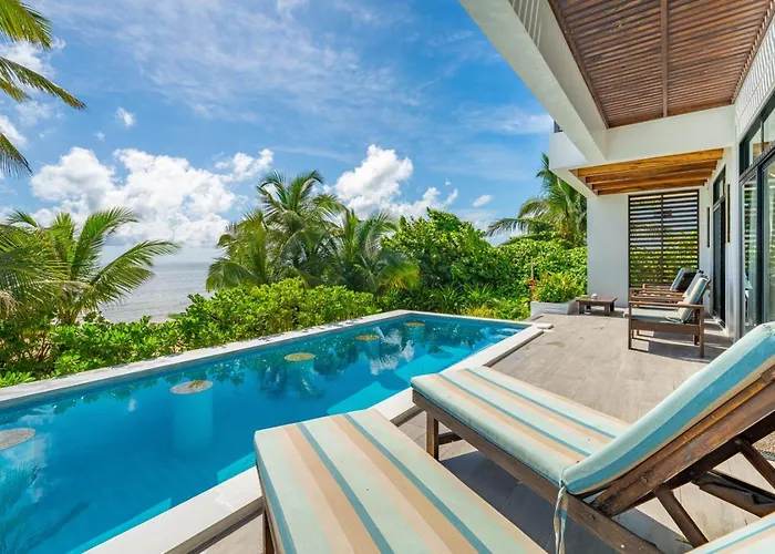 Private Beachfront 4 Bedroom W Dock, Pool, Rooftop Villa
