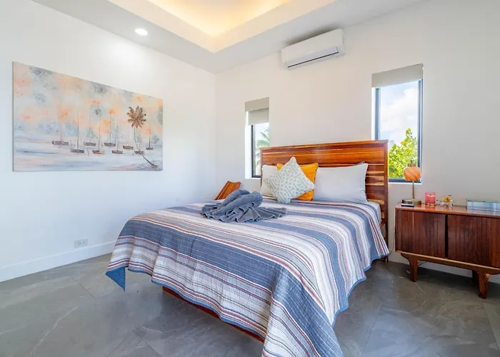 Private Beachfront 4 Bedroom W Dock, Pool, Rooftop Villa San Pedro (Ambergris Caye)