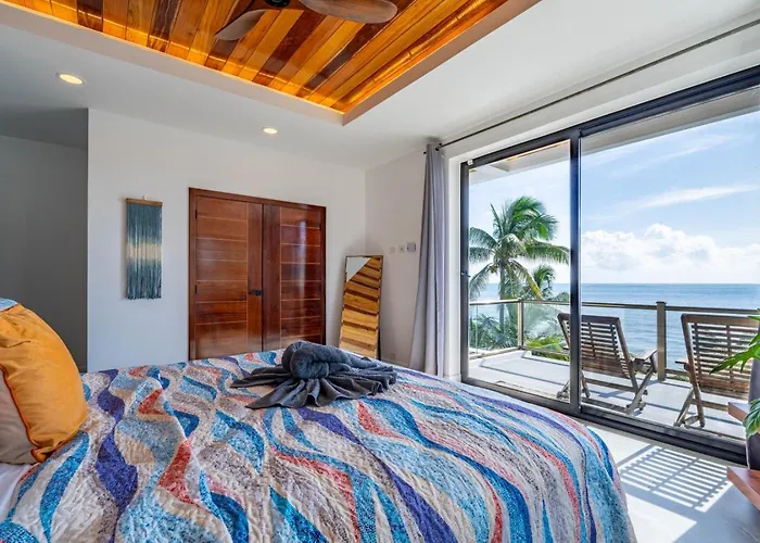 Villa Private Beachfront 4 Bedroom W Dock, Pool, Rooftop San Pedro (Ambergris Caye)