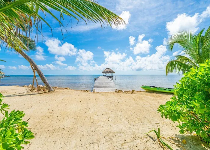 Private Beachfront 4 Bedroom W Dock, Pool, Rooftop * San Pedro (Ambergris Caye)