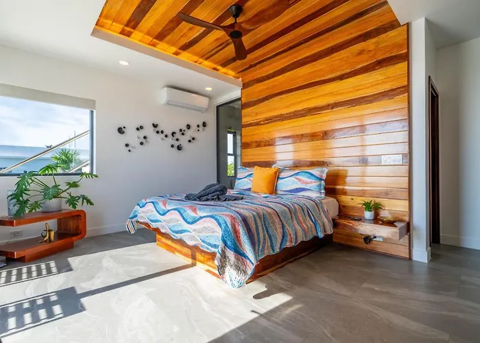 Private Beachfront 4 Bedroom W Dock, Pool, Rooftop *