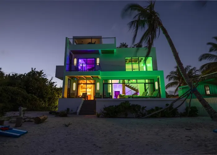 Private Beachfront 4 Bedroom W Dock, Pool, Rooftop San Pedro (Ambergris Caye)