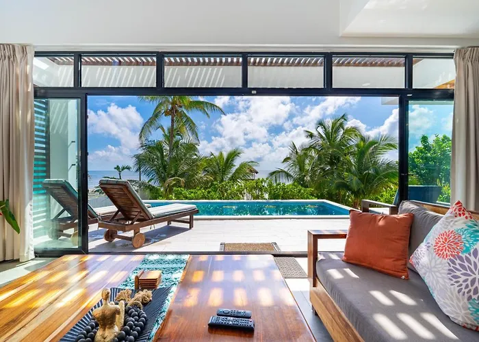 Private Beachfront 4 Bedroom W Dock, Pool, Rooftop * San Pedro (Ambergris Caye)