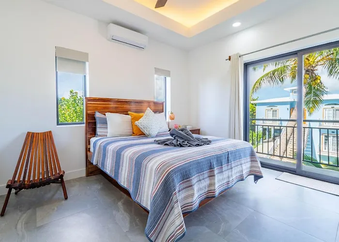Private Beachfront 4 Bedroom W Dock, Pool, Rooftop *