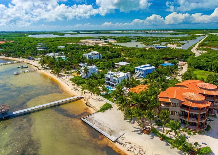 Private Beachfront 4 Bedroom W Dock, Pool, Rooftop * San Pedro (Ambergris Caye)