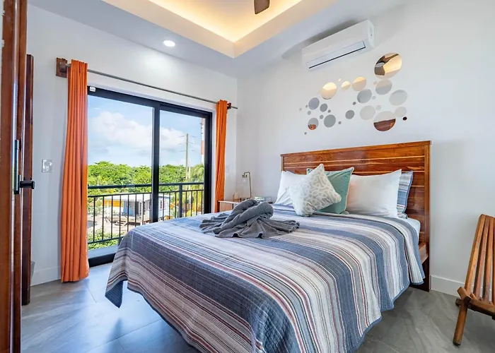 Private Beachfront 4 Bedroom W Dock, Pool, Rooftop Villa *
