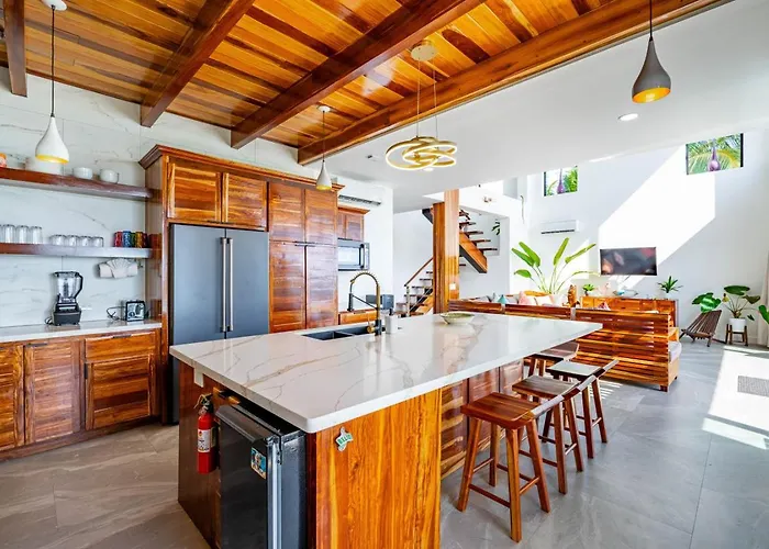 Private Beachfront 4 Bedroom W Dock, Pool, Rooftop Villa San Pedro (Ambergris Caye)