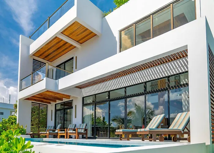 Private Beachfront 4 Bedroom W Dock, Pool, Rooftop San Pedro (Ambergris Caye)