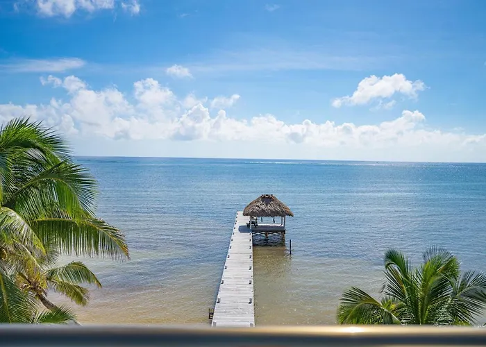 Private Beachfront 4 Bedroom W Dock, Pool, Rooftop * San Pedro (Ambergris Caye)