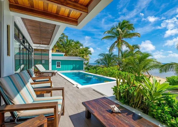 Private Beachfront 4 Bedroom W Dock, Pool, Rooftop Villa