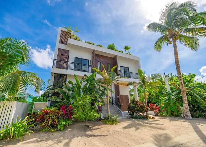 Villa Private Beachfront 4 Bedroom W Dock, Pool, Rooftop San Pedro (Ambergris Caye)