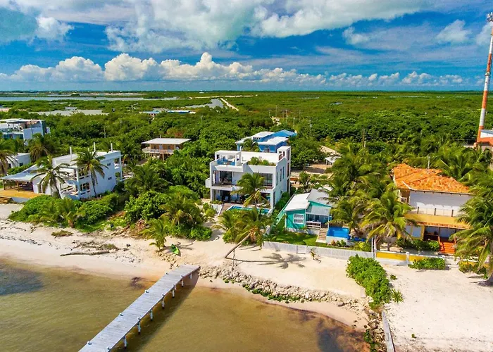 Private Beachfront 4 Bedroom W Dock, Pool, Rooftop * San Pedro (Ambergris Caye)